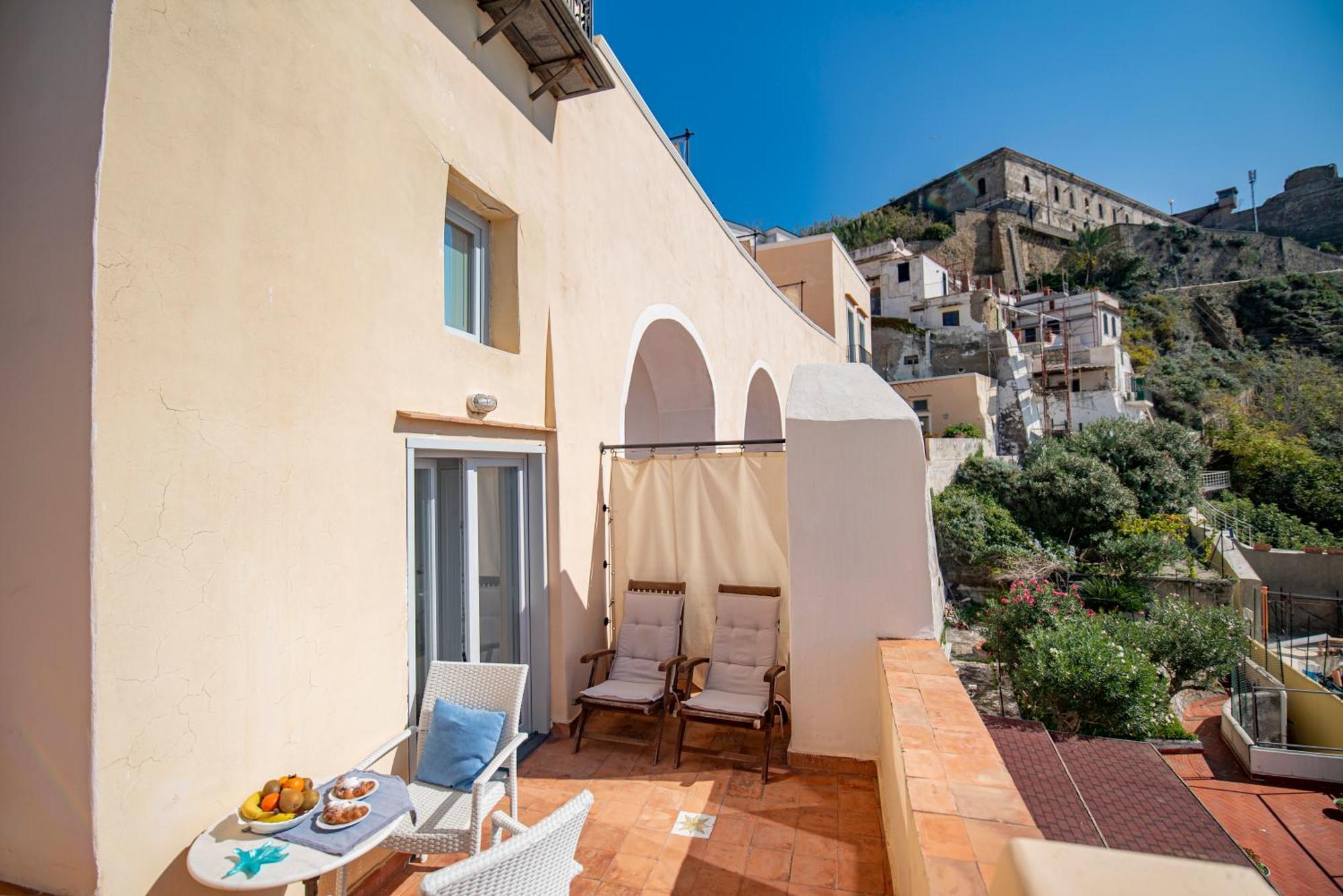Hotel La Casa Sul Mare Procida Exterior photo